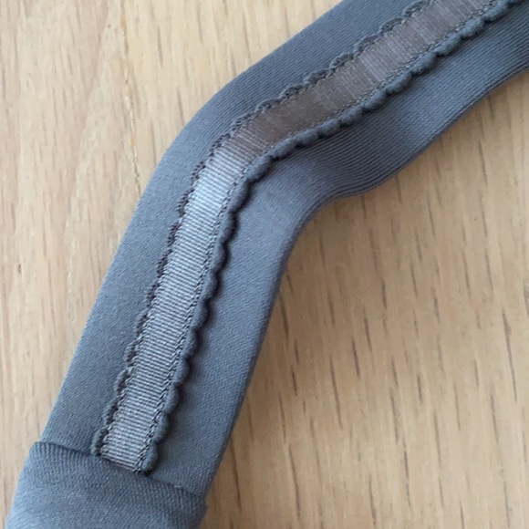 Lululemon sleeveless workout top in light grey - Picture 3 of 8